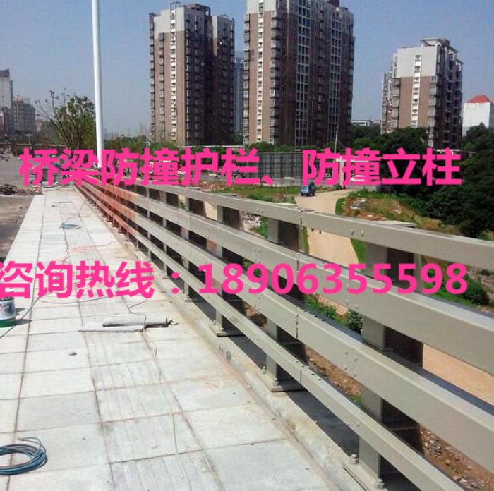 橋梁防撞護(hù)欄，防撞立柱